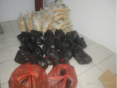 Pembagian sembako kepada para muallaf